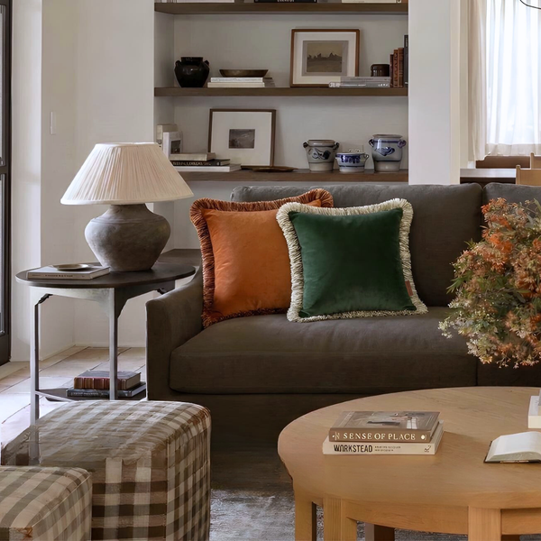 Amber Kenar Detaylı Kadife Kırlent 45x45 cm