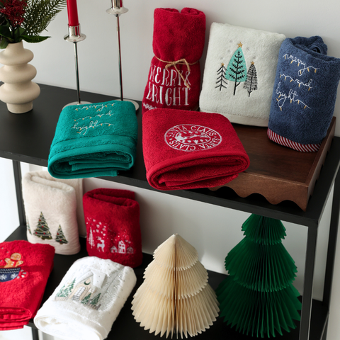 Santa Claus Nakışlı %100 Pamuk Yüz Havlusu 50x80 cm Kırmızı