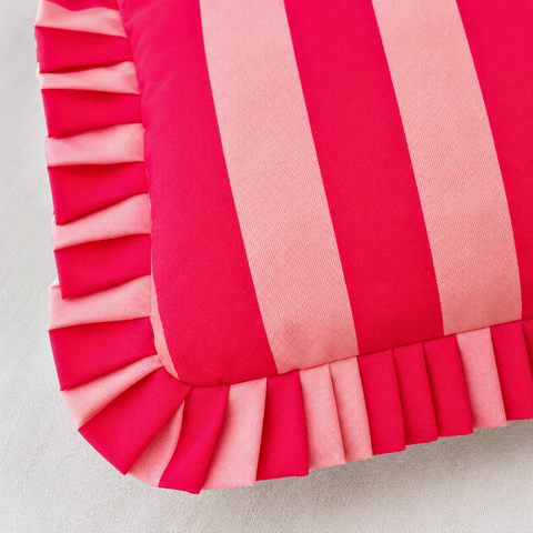 Red & Rose Stripe Fırfır Kenarlı Kırlent Kılıfı