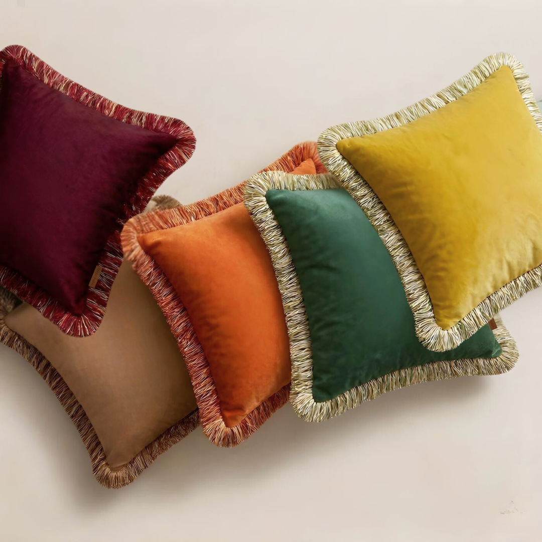 Amber Kenar Detaylı Kadife Kırlent 45x45 cm