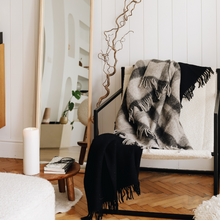 Görseli Galeri görüntüleyiciye yükleyin, Woolmark Tek Kişilik Saf Yün Battaniye Siyah
