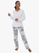 Görseli Galeri görüntüleyiciye yükleyin, Batik Desenli Pijama Takımı Beyaz
