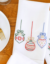 Görseli Galeri görüntüleyiciye yükleyin, Christmas Bell Nakışlı Keten Örtü 40x60 cm
