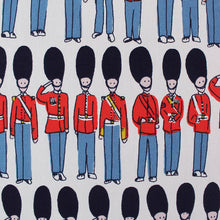 Görseli Galeri görüntüleyiciye yükleyin, London Guards Kırlent Kılıfı 45x45 cm
