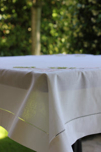 Siena Nakış İşlemeli Masa Örtüsü Beyaz