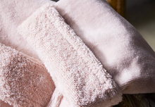 Görseli Galeri görüntüleyiciye yükleyin, Ultra Soft %100 Pamuk Unisex Bornoz Pudra
