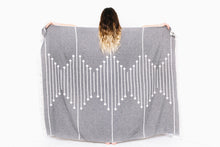 Görseli Galeri görüntüleyiciye yükleyin, Stripe Müslin %100 Pamuk Peştamal Füme 100x200 cm
