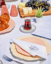 Görseli Galeri görüntüleyiciye yükleyin, Sierra Nakış İşlemeli Keten Masa Örtüsü Seti 170x250 cm

