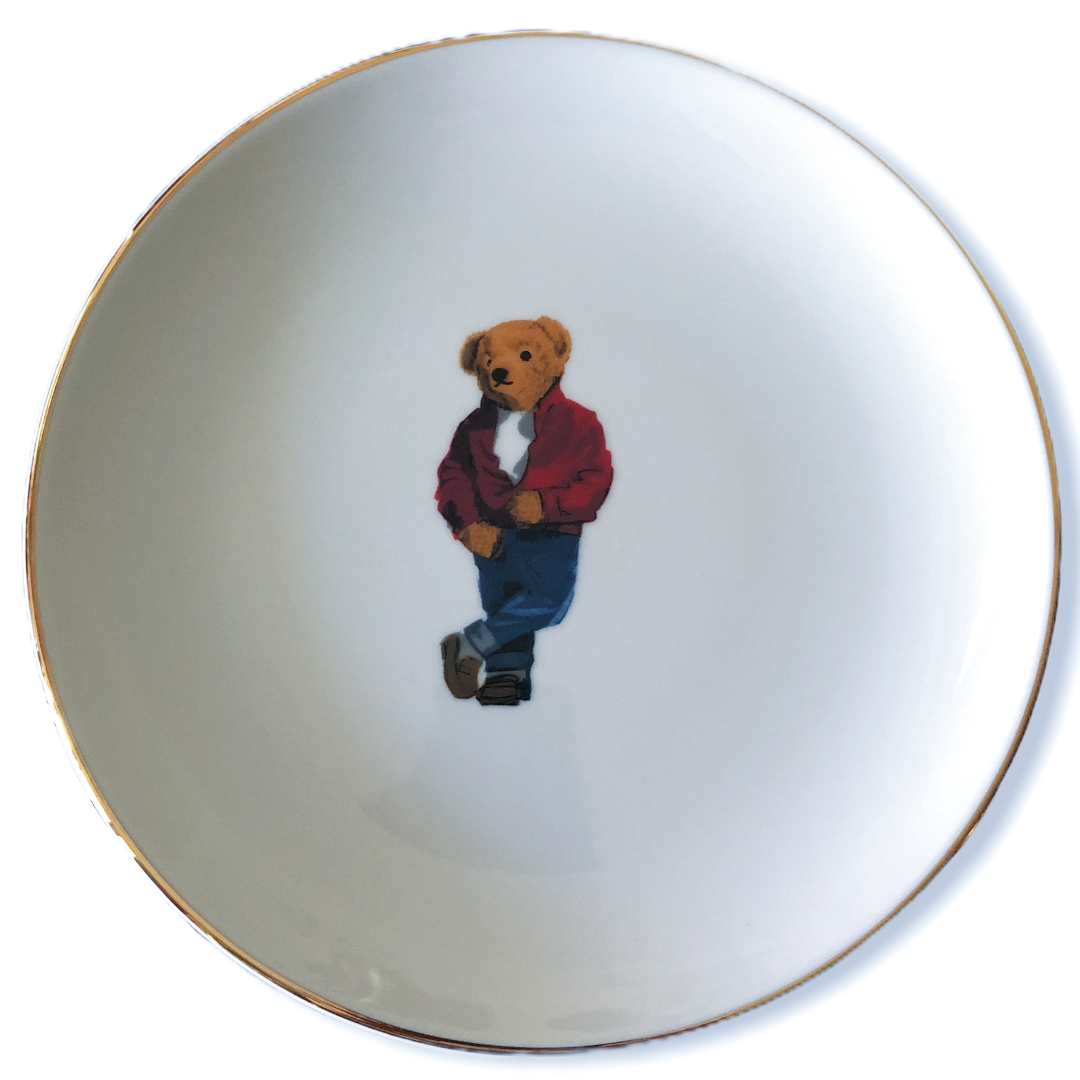 Kırmızı Ceketli Teddy Bear 25 cm Porselen Tabak Beyaz