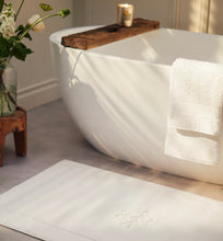 Görseli Galeri görüntüleyiciye yükleyin, Ultra Soft Pamuk Banyo Paspası 70x120 cm Beyaz
