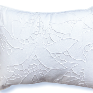 Marbella Delik İş Nakışlı 30x40 cm Kırlent Kılıfı